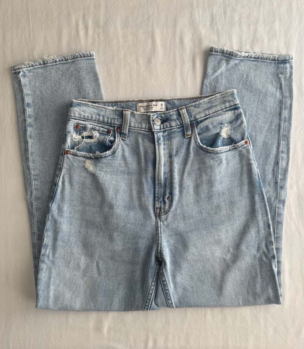Abercrombie & Fitch The Ankle Straight Ultra High Rise Size 28R Distressed Light